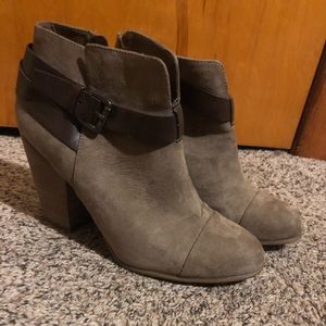 Size 10 Nude Carlos Santana Booties